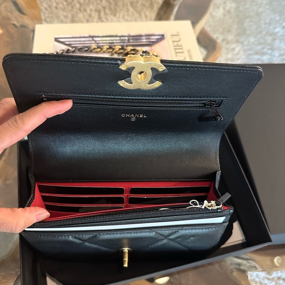 NEW Chanel19 wallet on chain - Picture 15 of 15